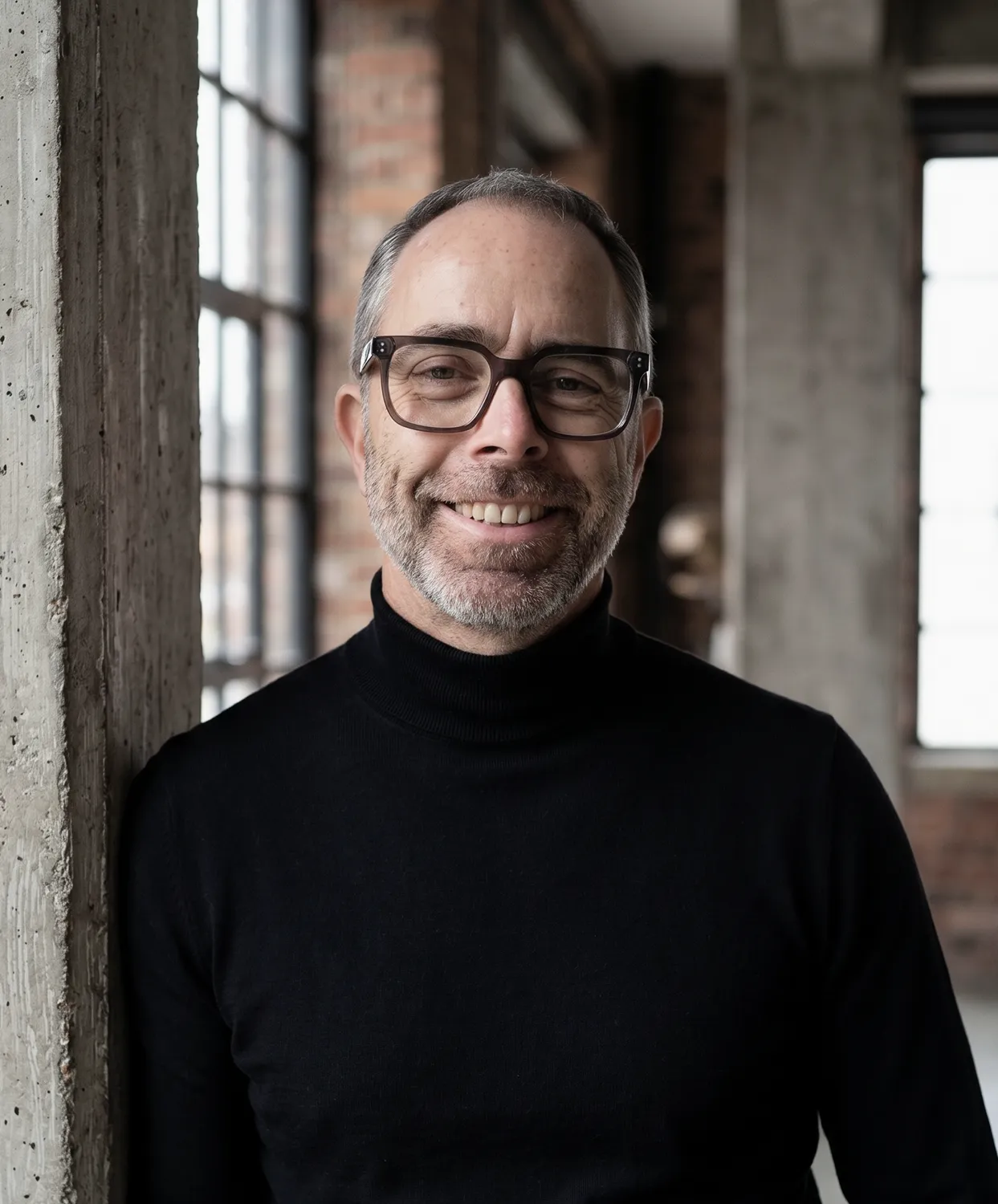 Retrato de Jorge Fonseca, estratega de marca y diseño